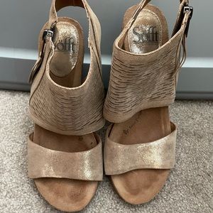 Sofft, open toed gold sandal